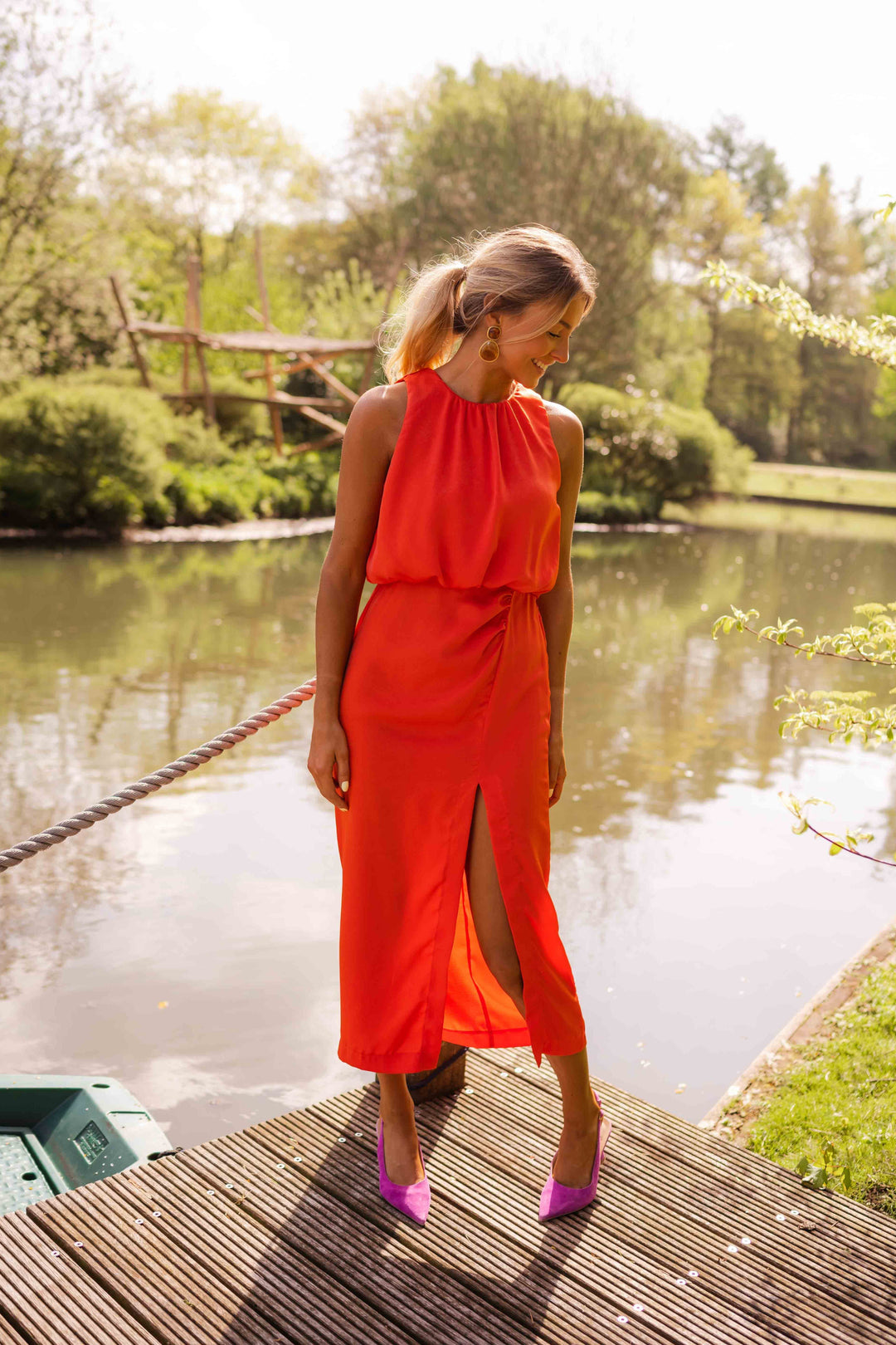 CAMILLE - ELEGANTES KLEID MIT RUNDHALSAUSSCHNITT