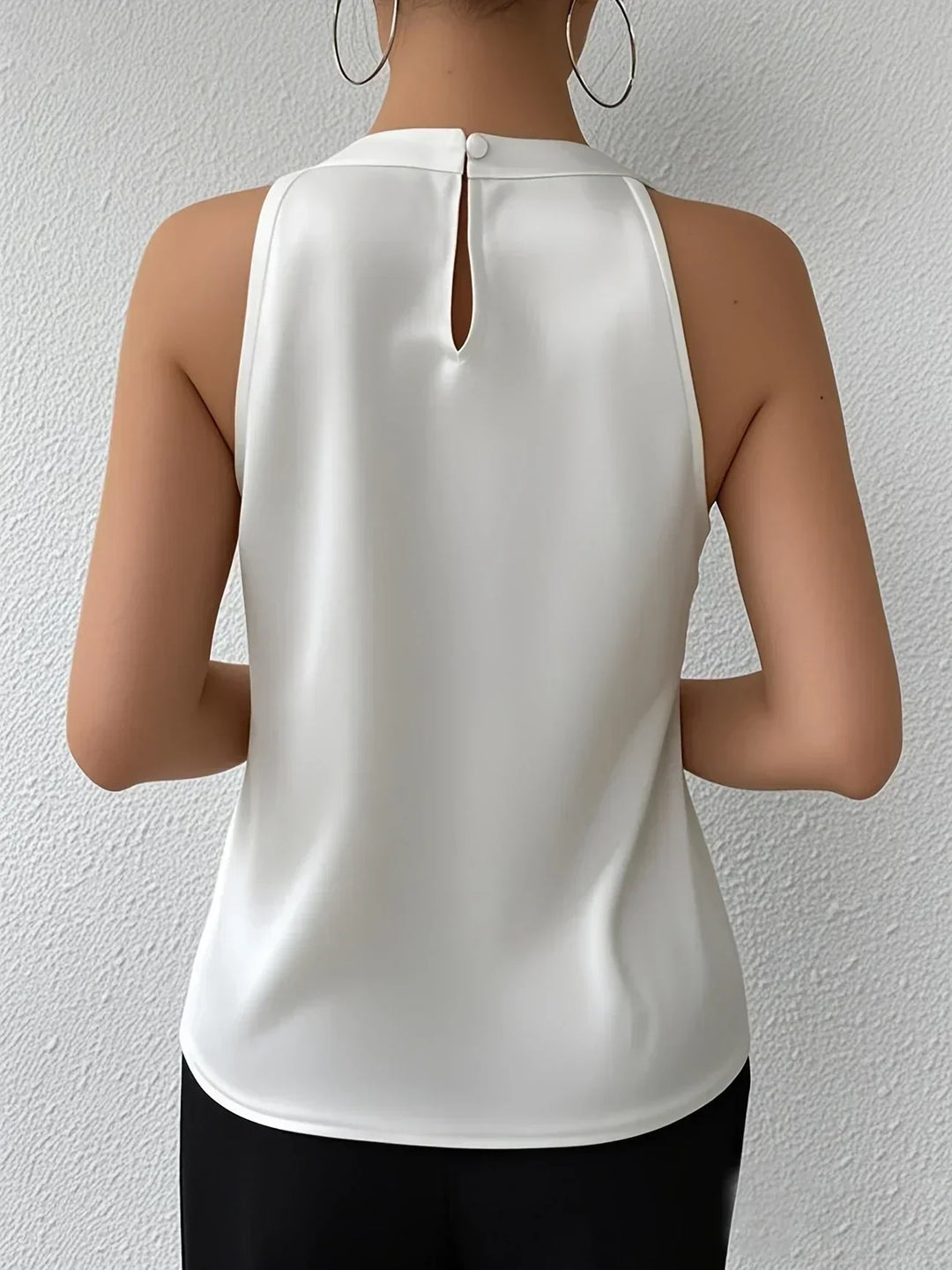ELÉNA - ELEGANTE SATINBLUSE MIT OFFENEN SCHULTERN
